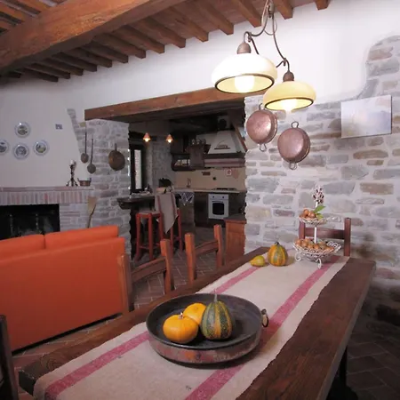 Nice In With Shared Swimming Pool * Apecchio