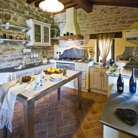 Nice In With Shared Swimming Pool * Apecchio